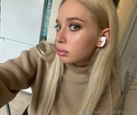 chloe lust erotic model photos