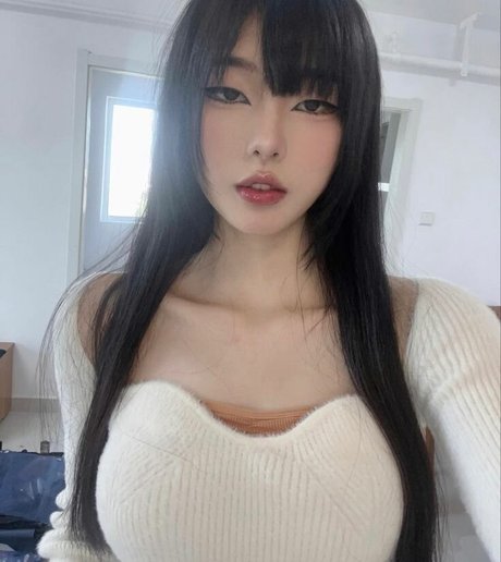 Daturakisses model top photos