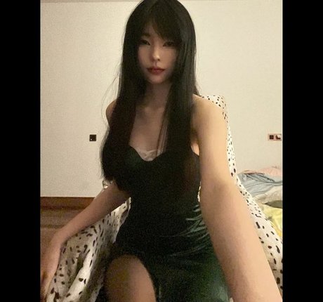 Daturakisses model high quality photo