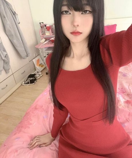 Daturakisses sexy actress picture