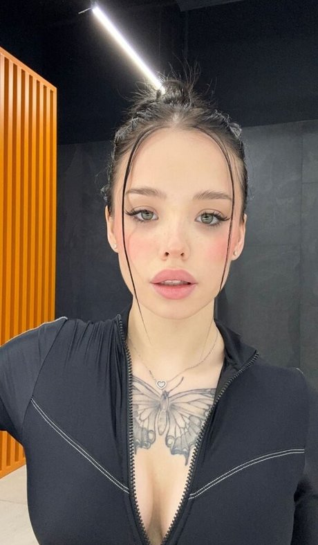 lyna com art actress galleries