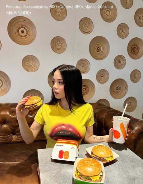 lyna com erotic model photos