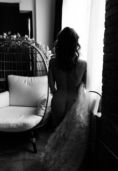 belle corinne hot star pic