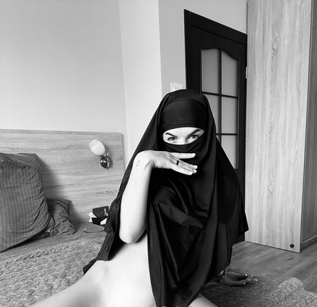 vipgalablack model top photo