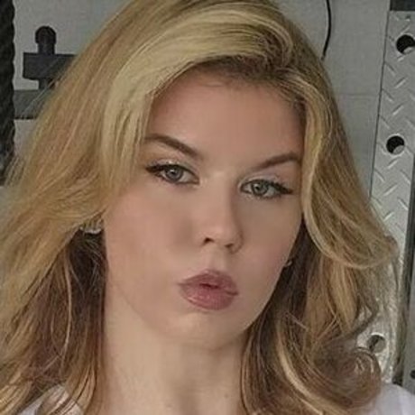 Sophie Larissa Weiss erotic pornstar pics