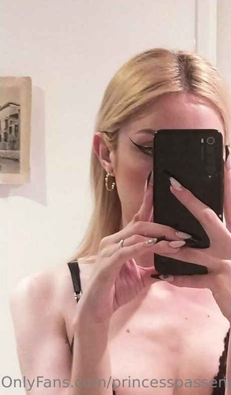 princesspassengerr naked pornstar photos