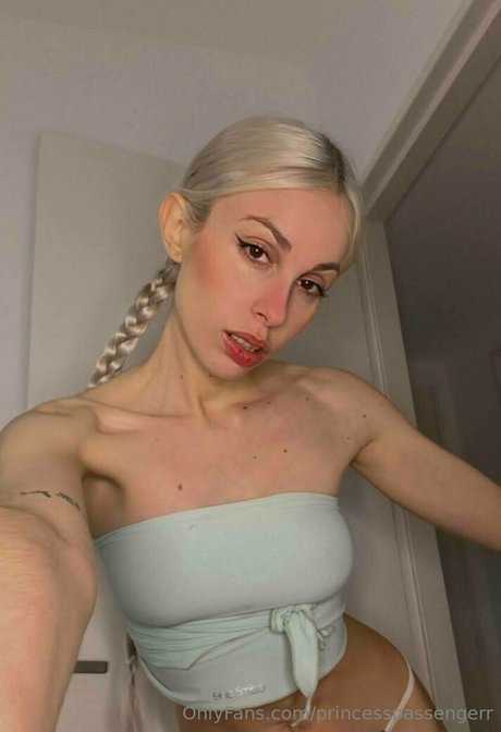 princesspassengerr naked star img