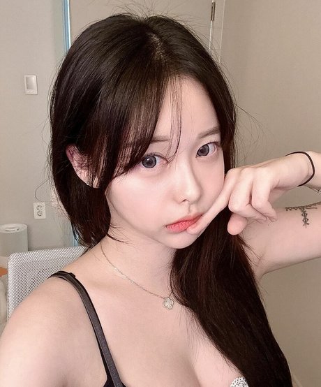 fingering pussy onlyfans pretty pics