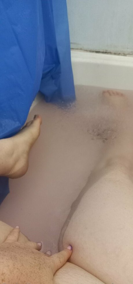 genevieve ellis art model pic