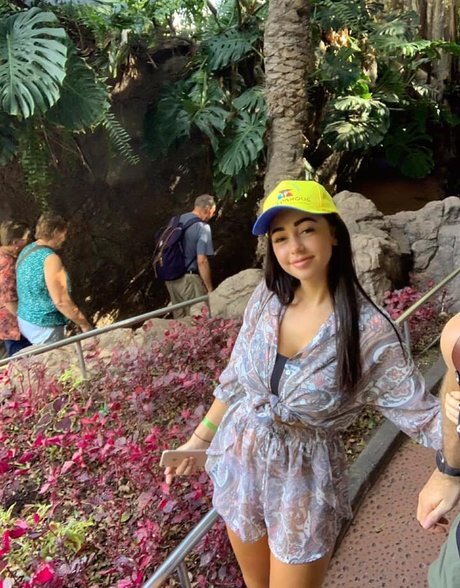 Chloe Reynolds model high quality pictures