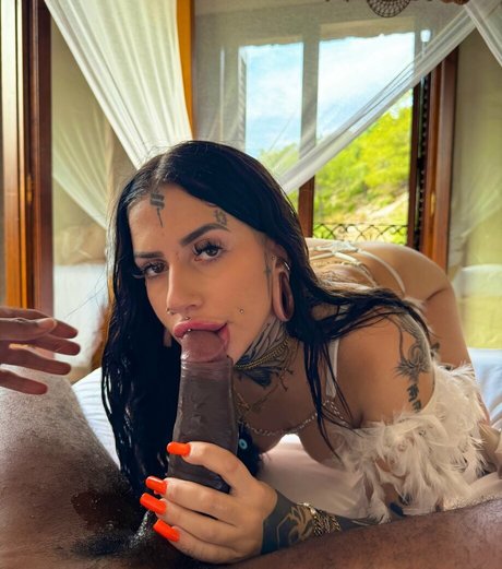 Laetitiaversace perfect pornstar photos