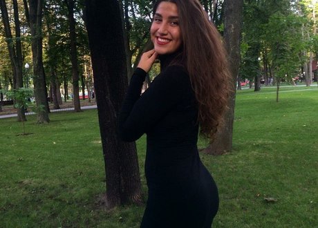 Valeriia Simavonian porn actress img