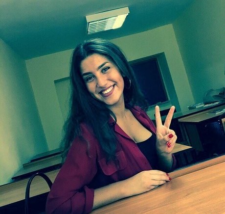 Valeriia Simavonian hot model pictures