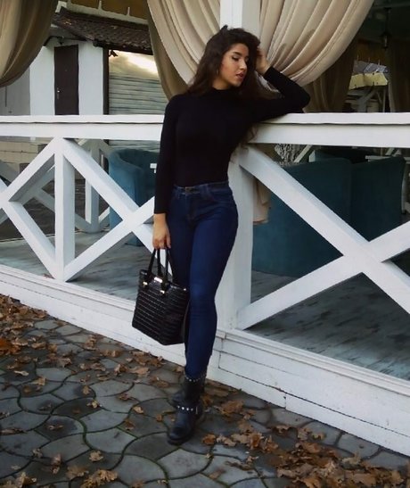 Valeriia Simavonian pretty actress picture