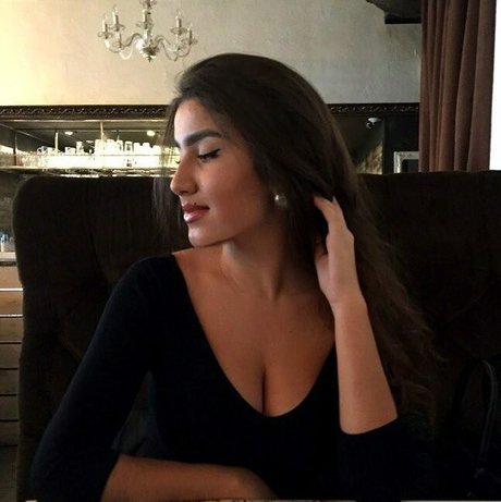 Valeriia Simavonian erotic actress img