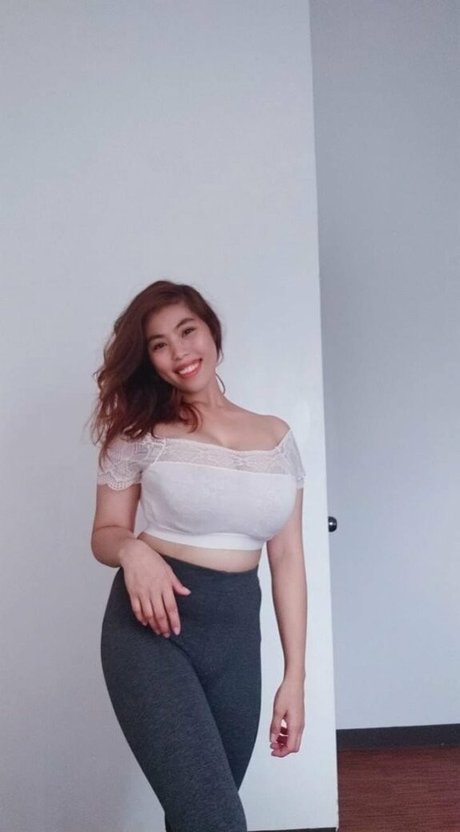 BustyCia free star pics