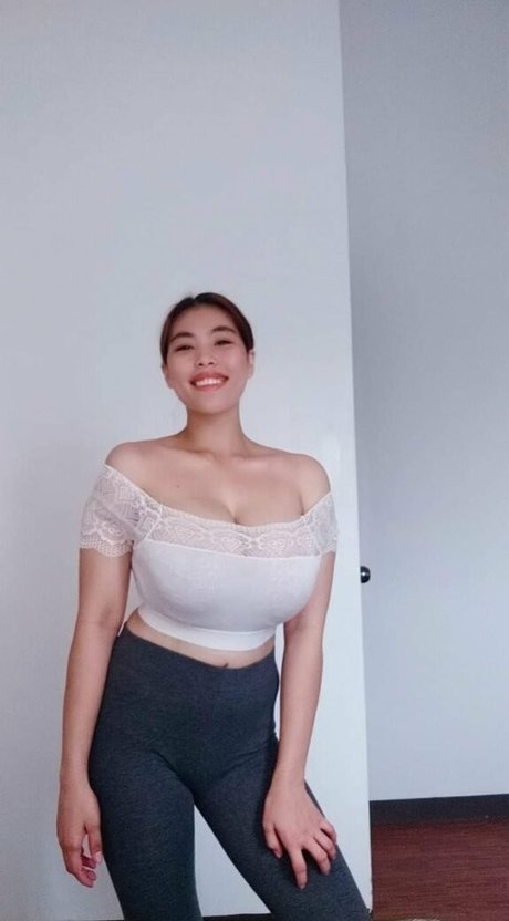 BustyCia exclusive actress image