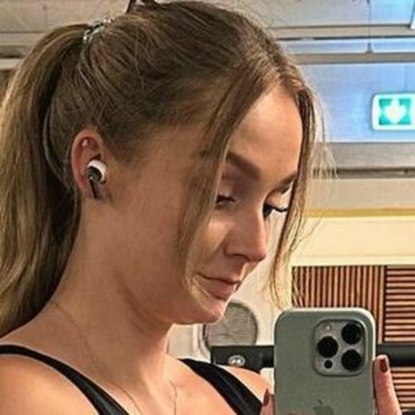 Musarita naked model image