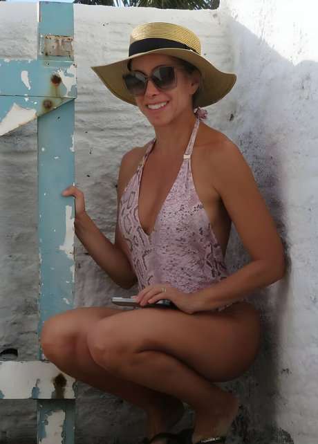 Krishna Mahon hot pornstar img