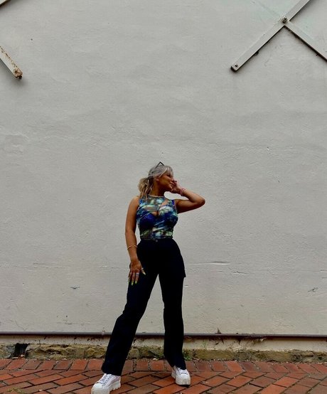 tall onlyfans beautiful nude image