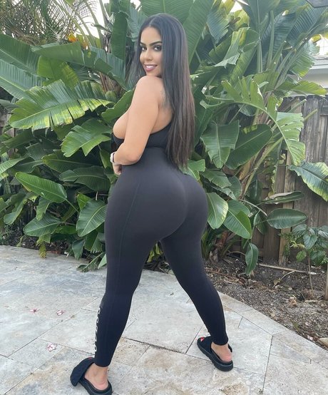female influencer onlyfans perfect photo