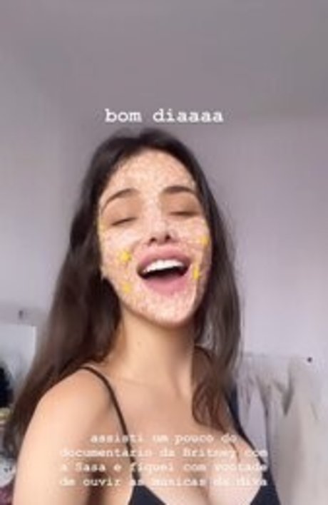 Vitoria Castro model free photo