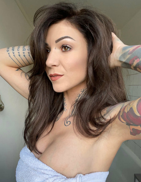 CerizVodka xxx model img