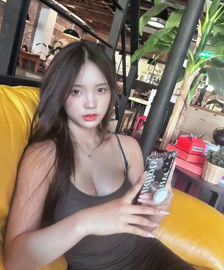 Serimm11 model xxx pic