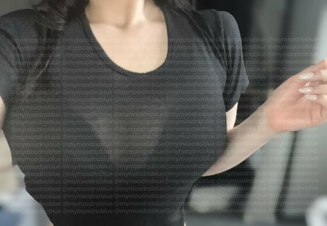 mymoodnoblue model naked picture