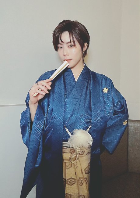 Momo Tomomoto pornstar top picture