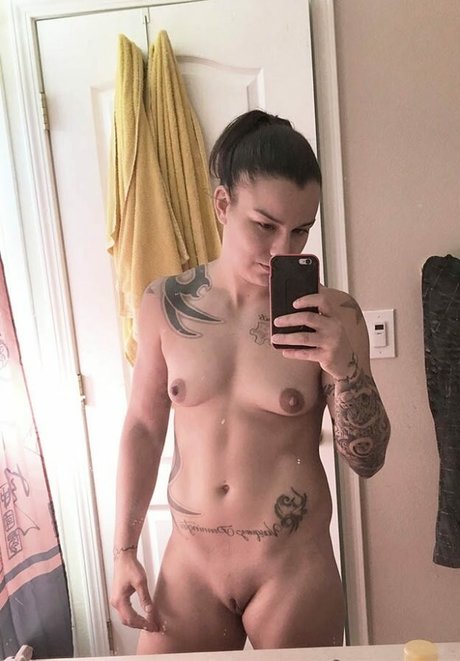 Women In MMA star nude image