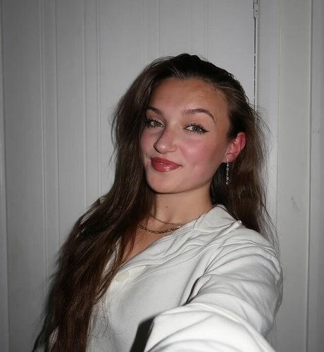 Skye Upshall model exclusive archive