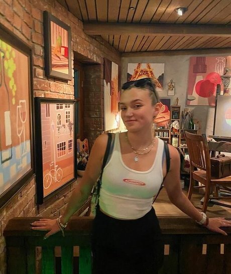 Skye Upshall star sexy image