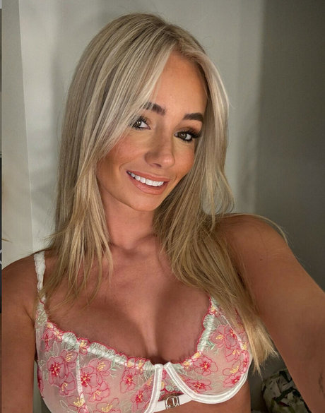 rosecassidy erotic pornstar photos