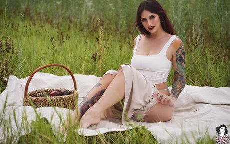 Lovemeferal model nice image