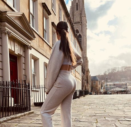 busty mom onlyfans perfect photo