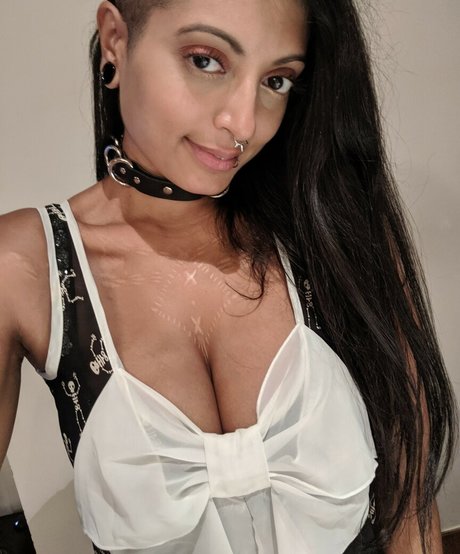 doomergal model top photos