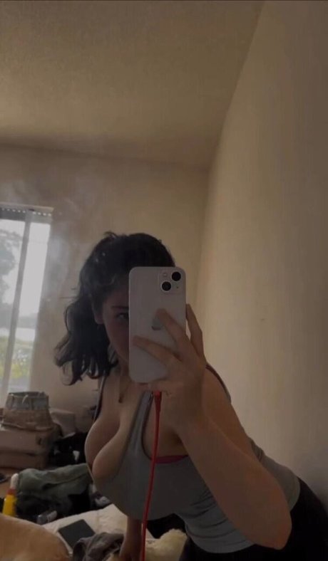 BustyMor N pornstar xxx photo