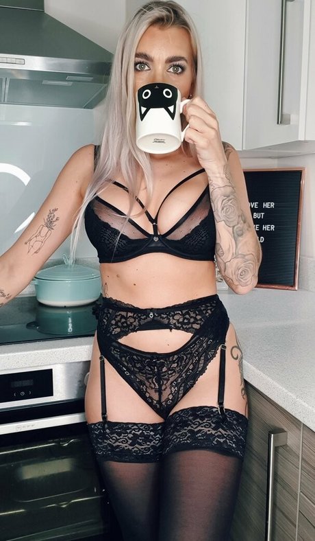 ellehart free model hot image