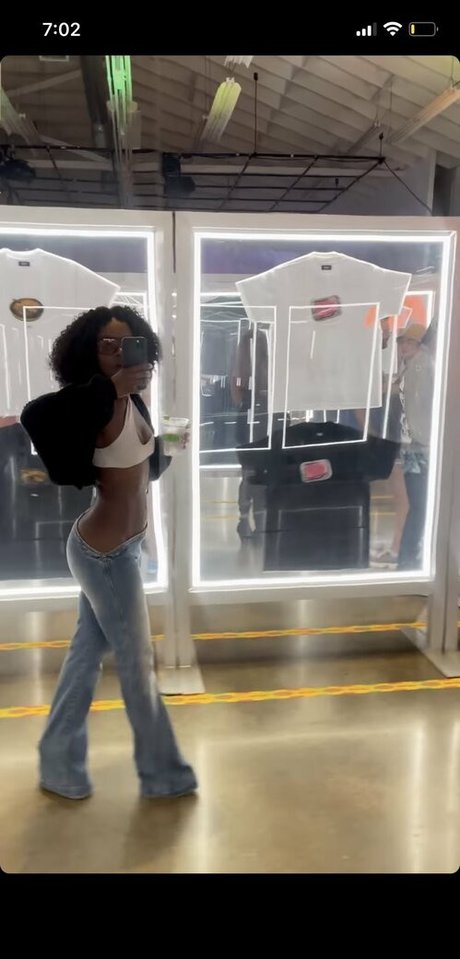 DivyaAdu model hot pics