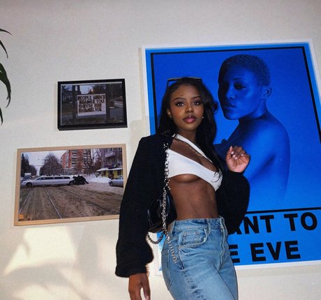 DivyaAdu nude model pic