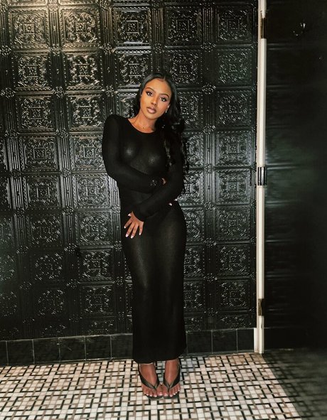 DivyaAdu hot actress pictures