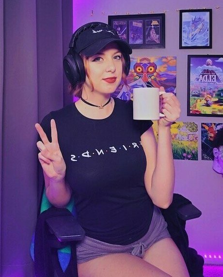 MaryMajora star nude pics