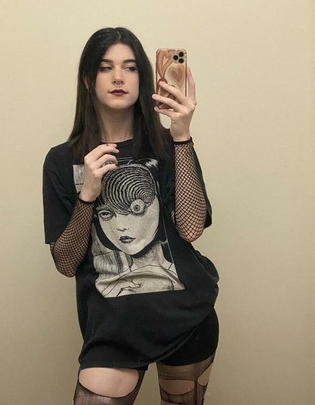 Trashpotatopie model pornographic picture