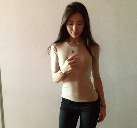 Lizwenya free model photo