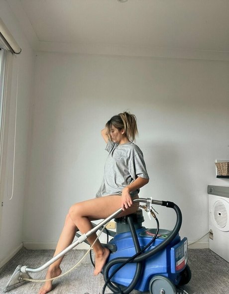 feet milf onlyfans pornographic image