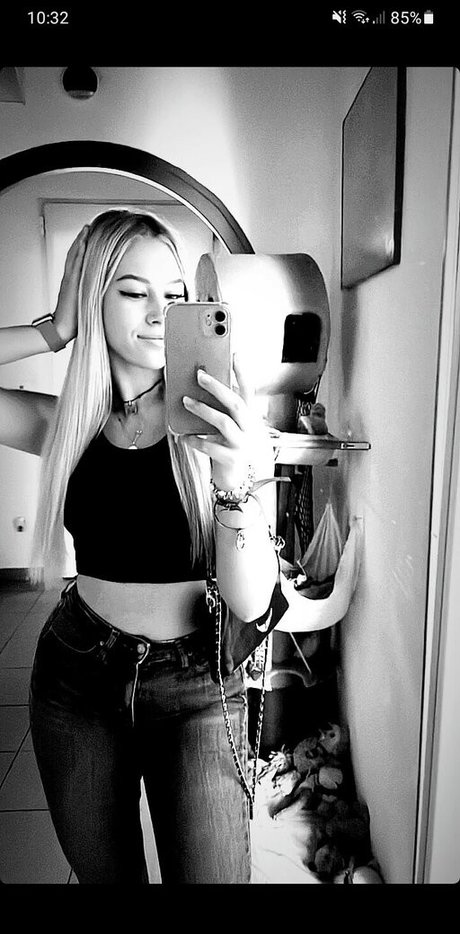 Bqcass erotic star image