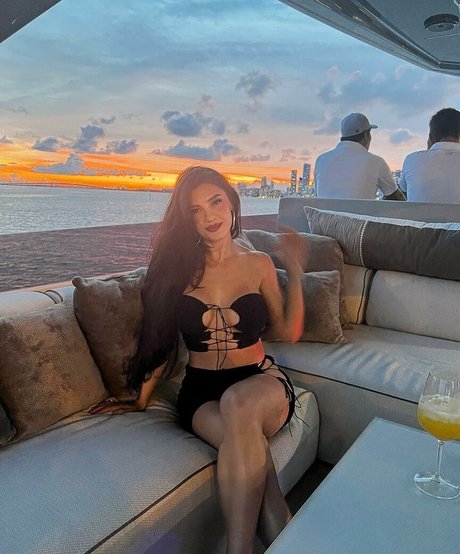 Ece Ozbdk high quality model galleries