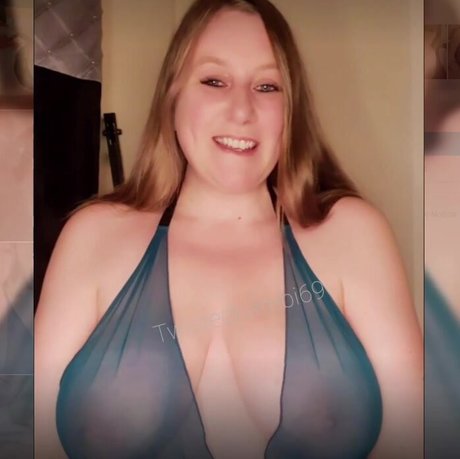 twistedbambi69 model naked image