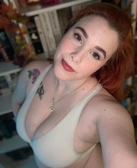 MegMage beautiful actress image